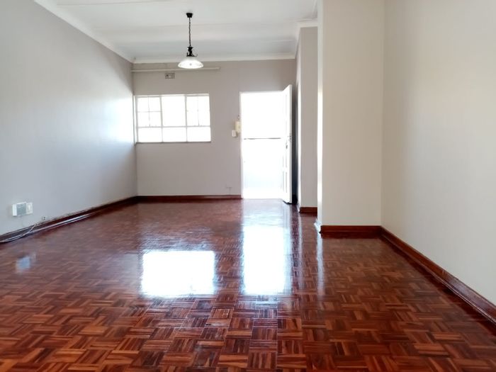 Blairgowrie Apartment To Rent: 1 bed, enclosed patio, ample storage, secure access.