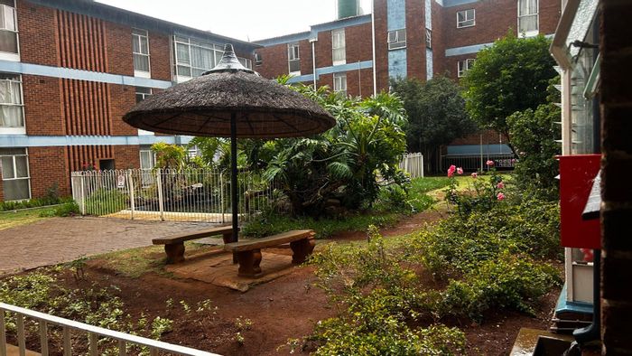 For Sale: 2-Bedroom Apartment in Kempton Park Ext 8 with Pool & Secure Parking.