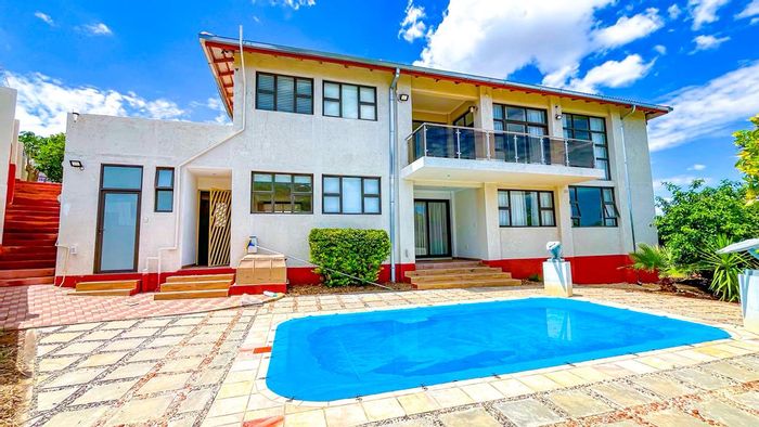 Auasblick House For Sale: 4 beds, pool, triple garage, security features.