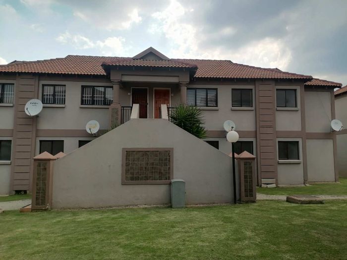 2-Bedroom Apartment To Rent in Helderwyk Estate, near Carnival City Casino.