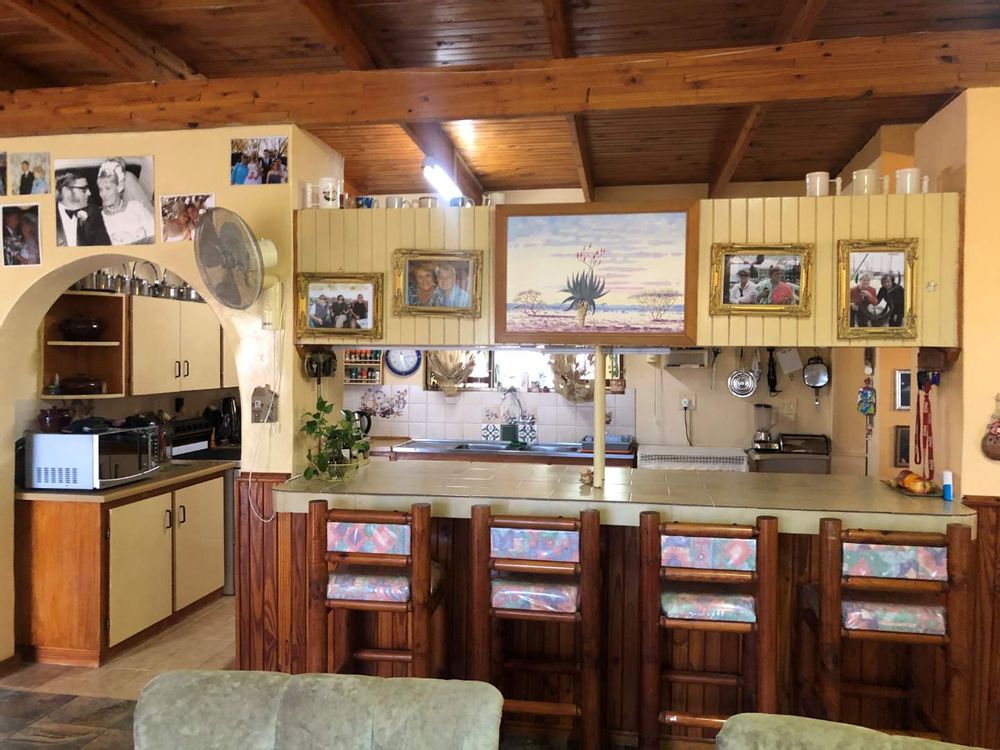 Bar Area between kitchen / living room