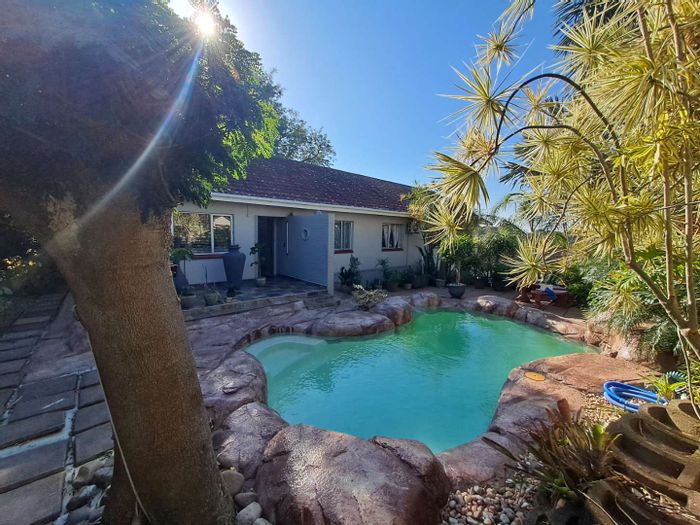 Queensburgh Central House For Sale: 5 beds, pool, cottages, double garage, ample space.
