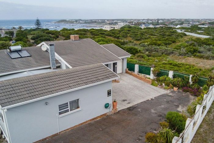 Kleinbaai House For Sale: Spacious garden, guest suite, ocean views, and backup power.