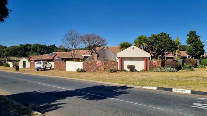 For Sale: Townhouse in Mayfield Park with private garden and lockup garage.
