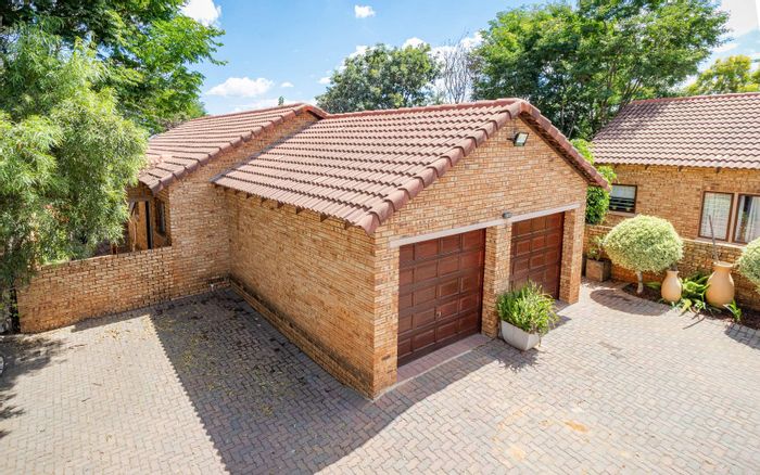 Property #875638, Townhouse for sale in Ruimsig