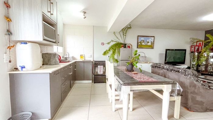 Cottage in Dana Bay To Rent: 1-Bedroom, Ocean Views, Solar Power, Parking Included.