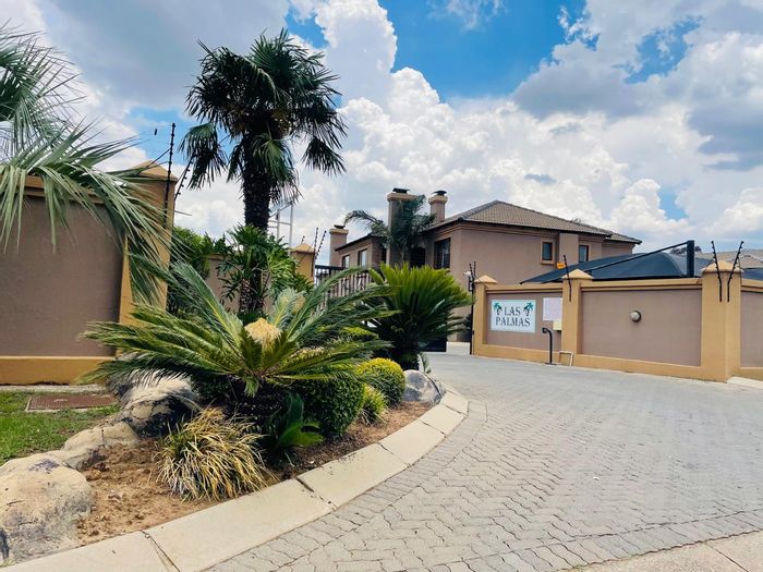 3-Bedroom Townhouse For Sale in Helderwyk Estate with private patio and gym access.