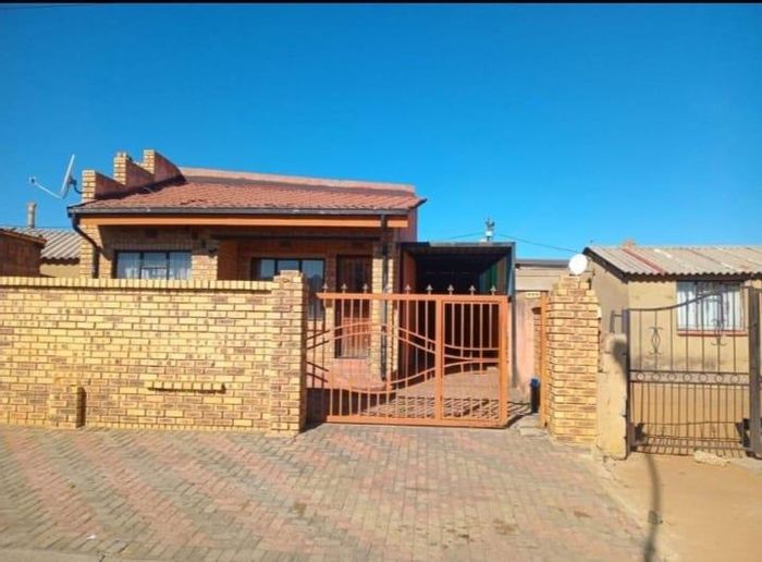 Property #2289266, House For Sale in Diepkloof Zone 3