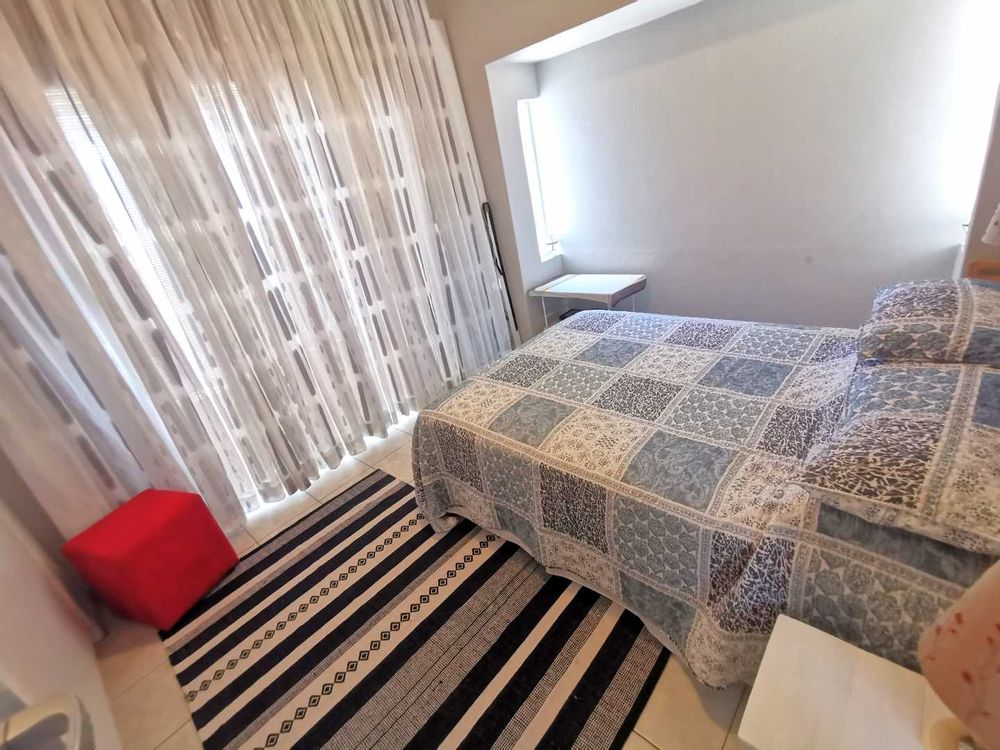 GRANNY FLAT BEDROOM WITH SLIDING DOOR LEADING OUT TO A PRIVATE STOEP 