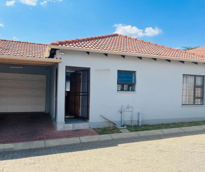 Property #2148073, Townhouse pending sale in Parkrand