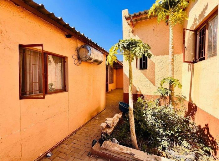Property #2406972, House For Sale in Wanaheda