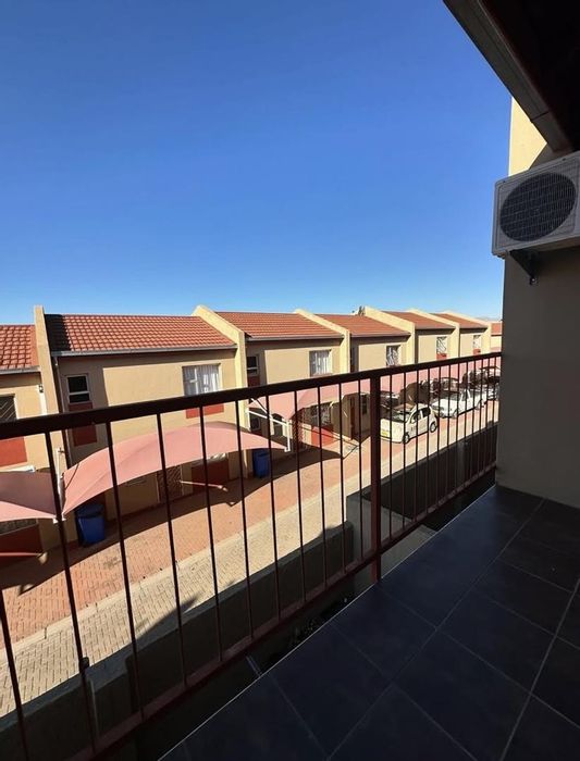 For Sale: Apartment in Khomasdal with 2 bedrooms, courtyard, and shaded carport.