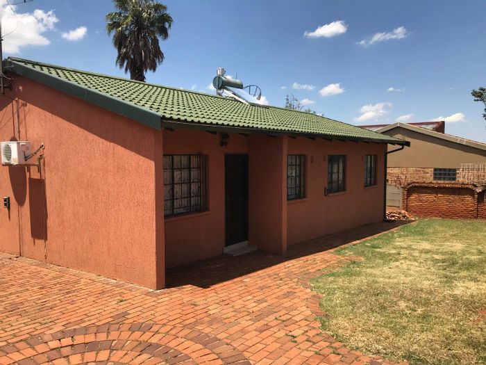 Property #2099976, House for sale in Lenasia South