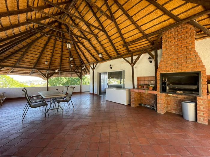 House To Rent in Eros Park: 4 bedrooms, pool, garage, pet-friendly yard.