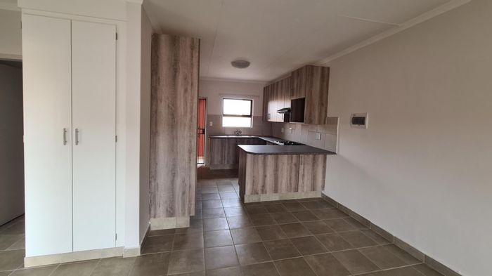 Wierdapark Apartment To Rent: 2 Bedrooms, Balcony, Security, Prepaid Electricity.