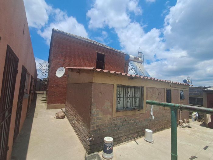 For Sale: Kaalfontein House with 19 rental spaces, generating R27,500 monthly.