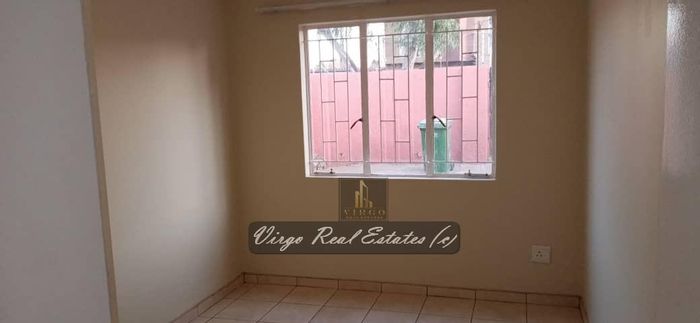 Dorado Park House For Sale: 3 bedrooms, A/C, garage, security features.