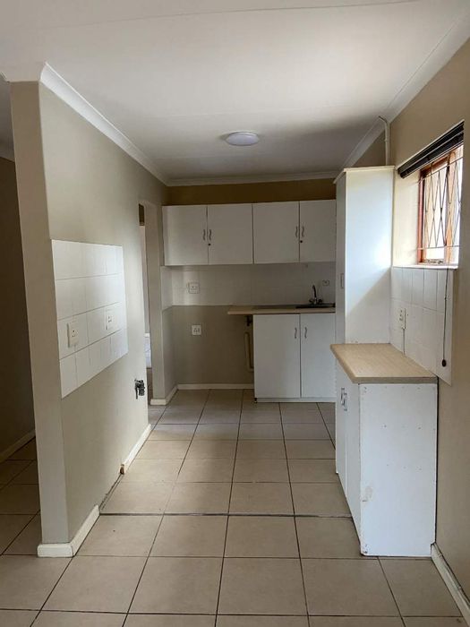 2-Bedroom Cottage To Rent in Newton Park with secure parking and pre-paid electricity.