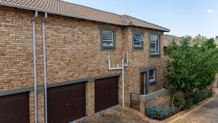 3-Bedroom Townhouse To Rent in Wilgeheuwel with secure complex and double garage.