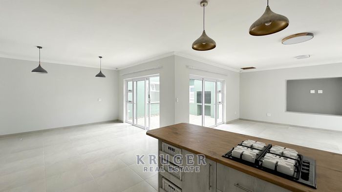 Ocean View House To Rent: 3 beds, 2 baths, open plan, indoor/outdoor braai.