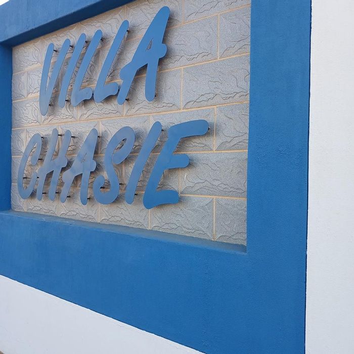 Kleine Kuppe Apartment For Sale: 2 bedrooms, balcony, near Grove mall amenities.