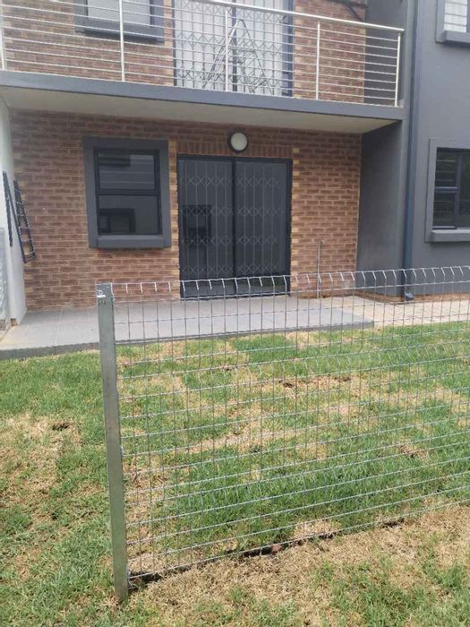 2-bedroom apartment in Willow Park Manor, to rent with pool and clubhouse access.