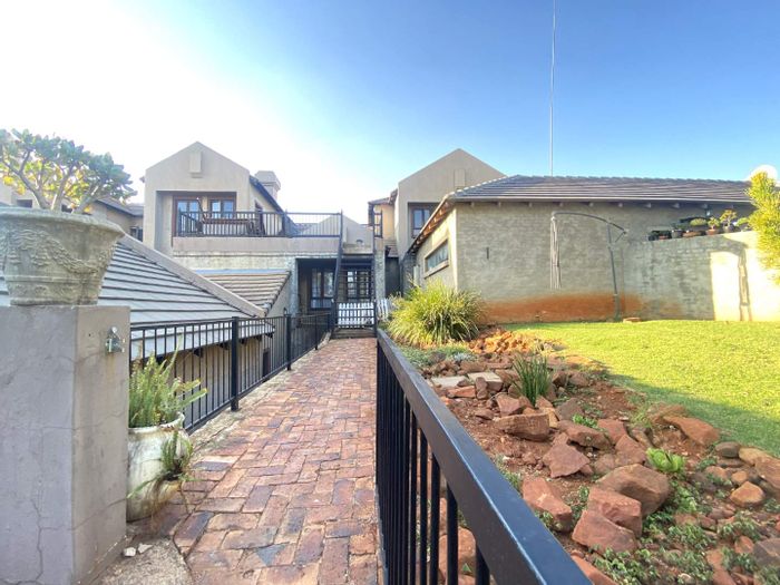 Property #2248112, Apartment rental monthly in Mooikloof