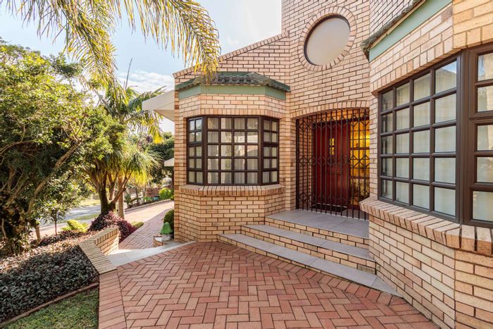 Walmer Heights House For Sale: 3 beds, double garage, braai area, secure living.