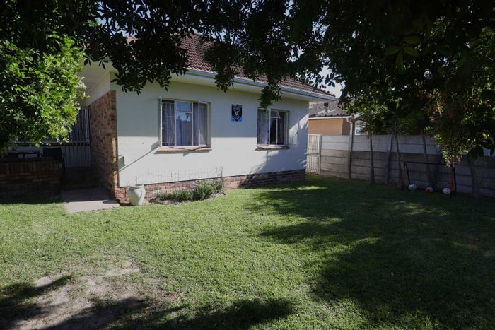 Property #2392502, House For Sale in Belmont Park