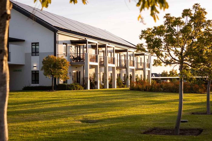 Val De Vie Estate Apartment For Sale: 1-bedroom suite with healthcare, lifestyle amenities.