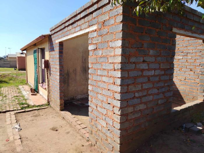 Two-bedroom house in Payneville for sale with expansion plans and potential.