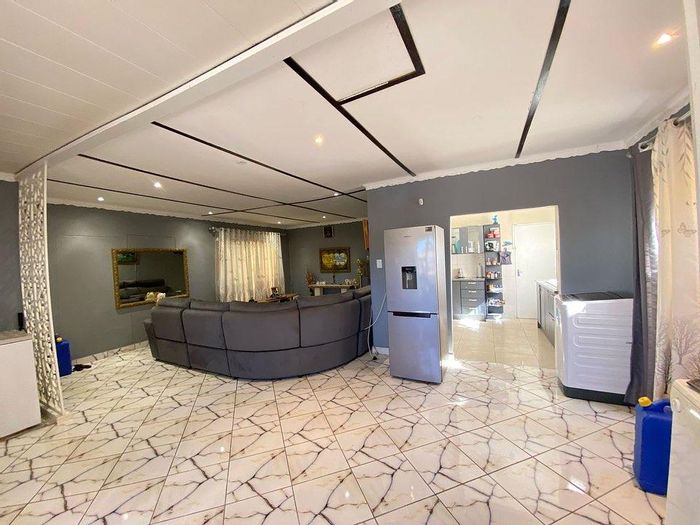3 Bedroom House For Sale in Rocky Crest with garage, entertainment area, and security.
