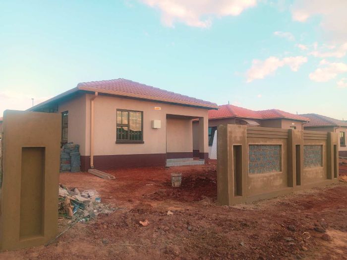 3-Bedroom House To Rent in Dawn Park with built-in wardrobes and 2 bathrooms.
