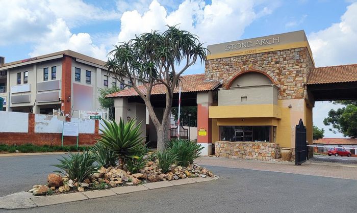 Castleview Apartment For Sale: 2 Bedrooms, Garage, EasySell Programme for hassle-free buying.
