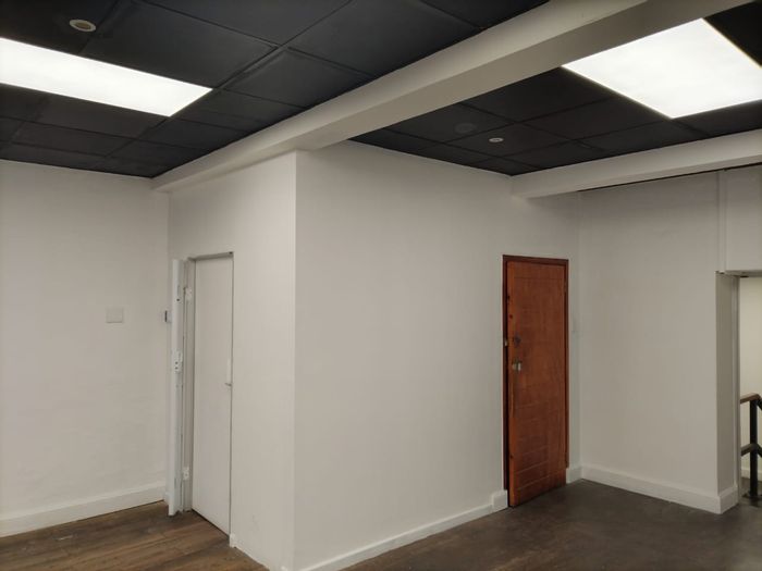 Mixed Use Property To Rent in Grahamstown Central: Ample space, parking, utilities included.