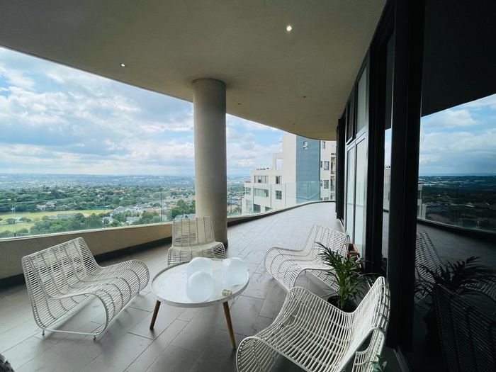 Morningside Apartment To Rent: Spacious 3-bed, corner unit with premium amenities.