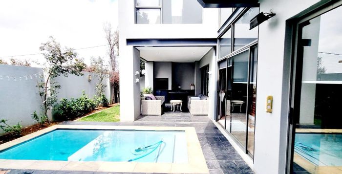 Property #2138469, Townhouse for sale in Bryanston
