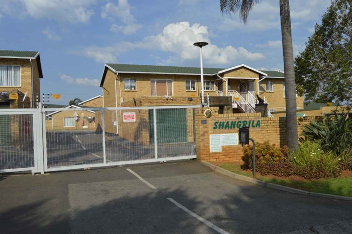 For Sale: Townhouse in Birchleigh Ext 3 with 3 bedrooms, entertainment area, and double garage.