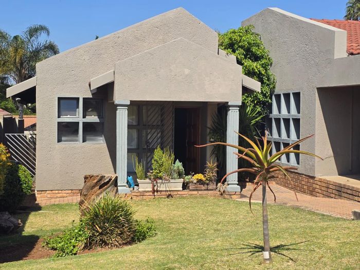 Townhouse for Sale in Van Riebeeck Park: 3 Beds, Workshop, Secure Complex.