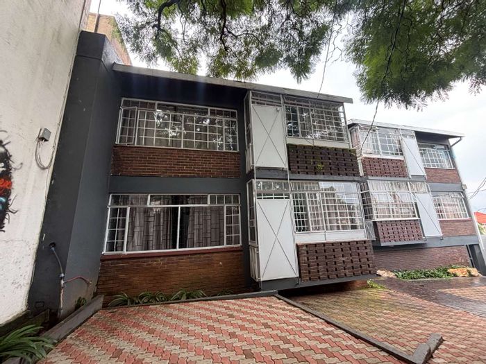 Highlands Apartment To Rent: NSFAS-accredited, 32+ beds, secure student living.