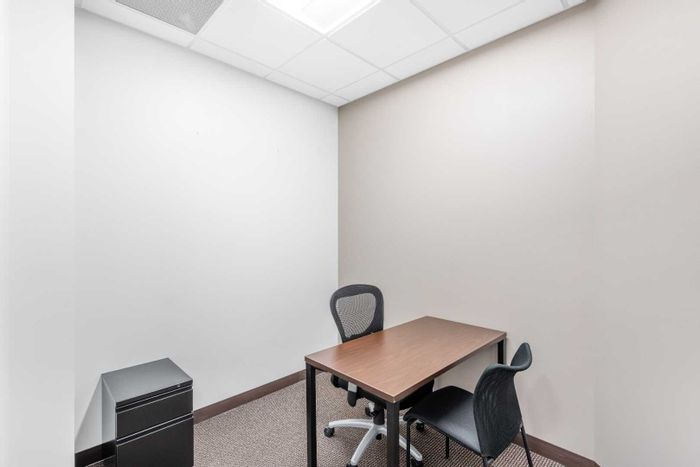 Brooklyn Office To Rent: Private space plus shared area, flexible lease options available.