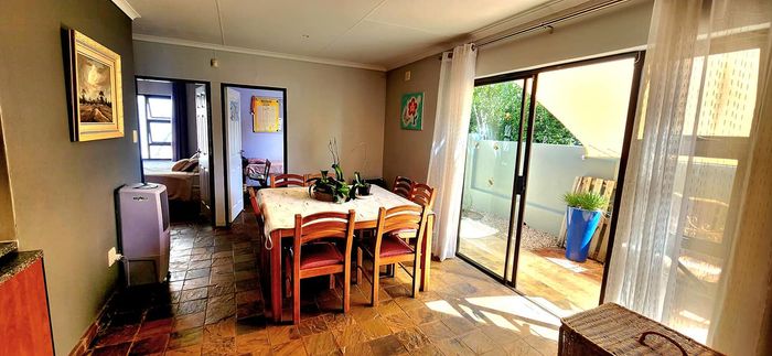 Kleine Kuppe House For Sale: 4 beds, 3 baths, double garage, pet-friendly garden.