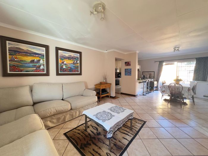 Property #2397000, Townhouse For Sale in Moreleta Park