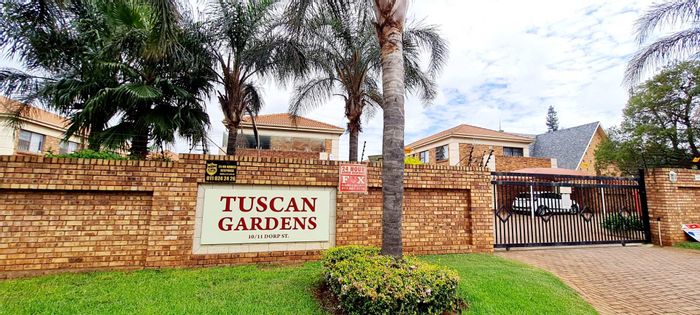 Townhouse For Sale in Alberton Central: 3 bedrooms, garden, secure parking, pet-friendly.