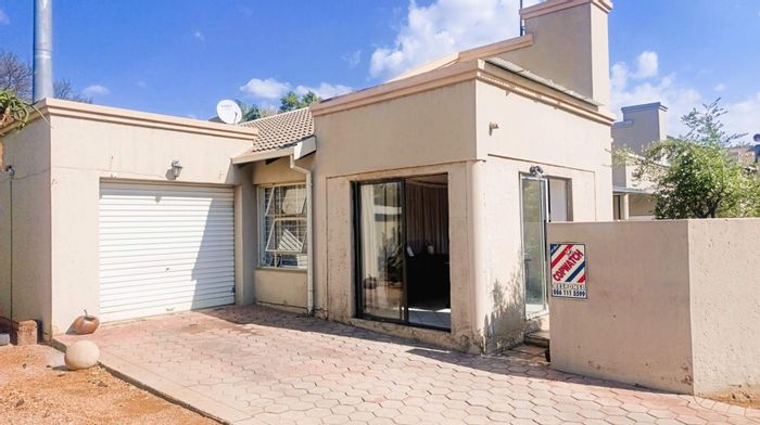 Celtisdal Townhouse For Sale: 2 beds, secure complex, garage potential, fiber-ready.