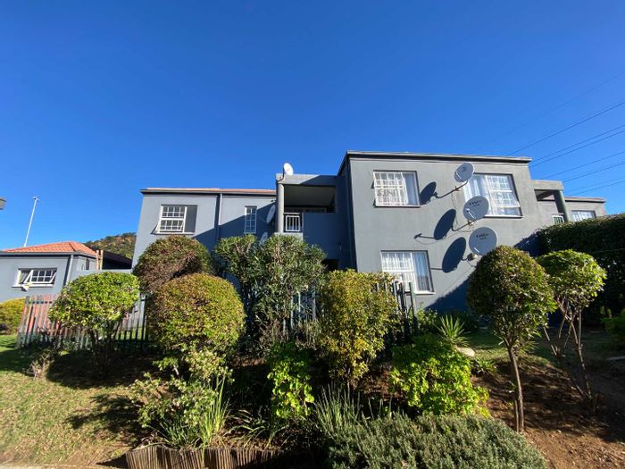 Linmeyer Townhouse For Sale: 2 beds, pool, security, near malls and schools.
