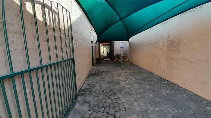 3-Bedroom Townhouse For Sale in Aston Manor with private courtyard and garage.