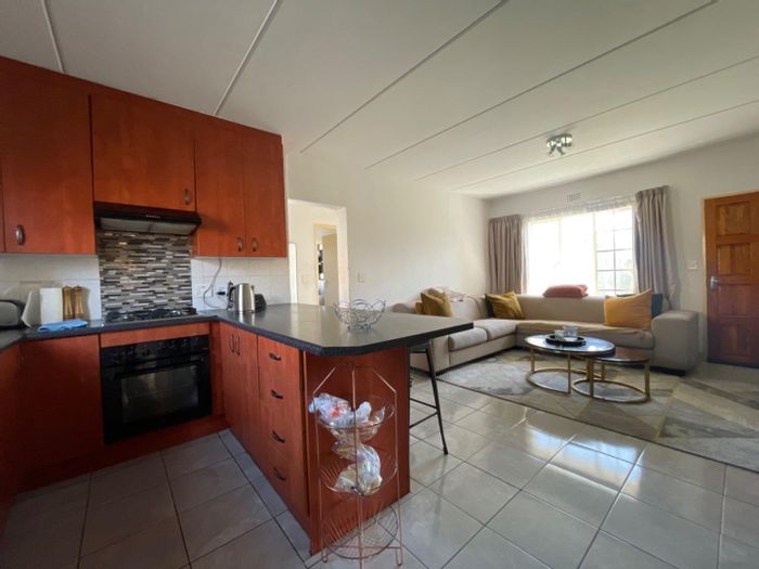 Chloorkop Apartment To Rent: 2 Bedrooms, balcony, gas kitchen, parking included.