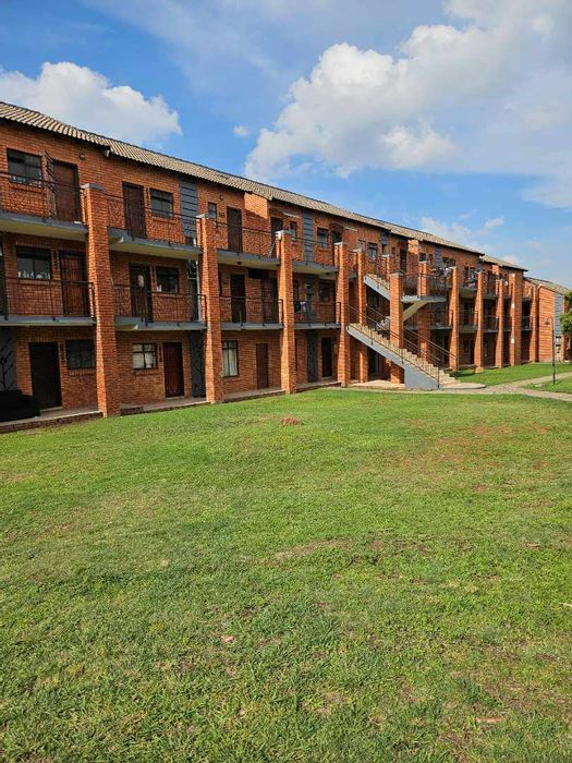 For Sale: Apartment in Karenpark with pool, solar energy, and laundry facilities.