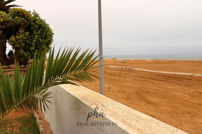 Vineta Beachfront House for Sale: 3 Bedrooms, Garage, Prime Investment Opportunity